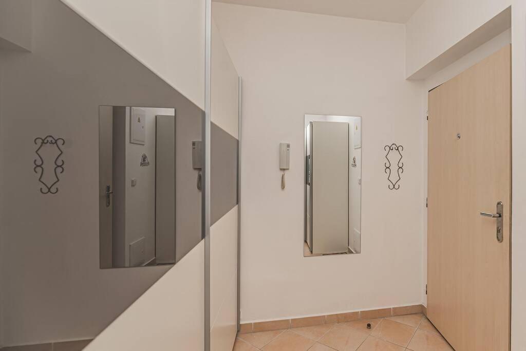 °°°Carolina'S Modern Apartment °°° Hradec Králové Екстериор снимка